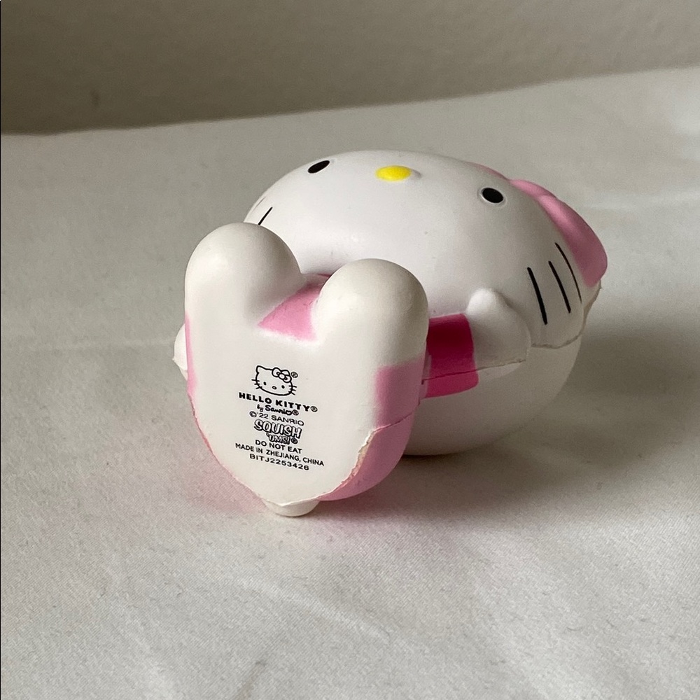 Hello Kitty - Picture 2 of 5